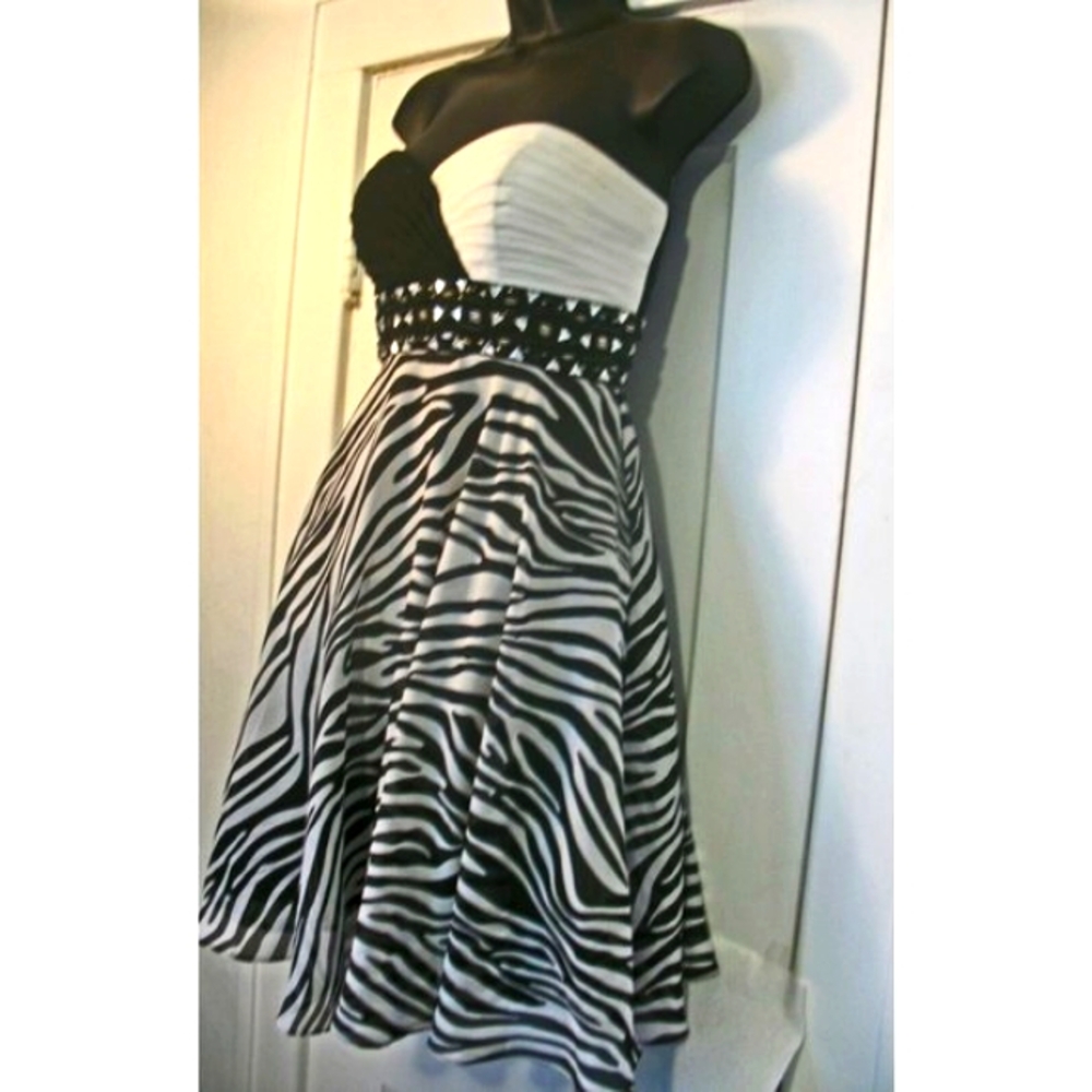 Light In The Box Knee high Swing Dress No Sz M?Striped strapless Bodice Women's